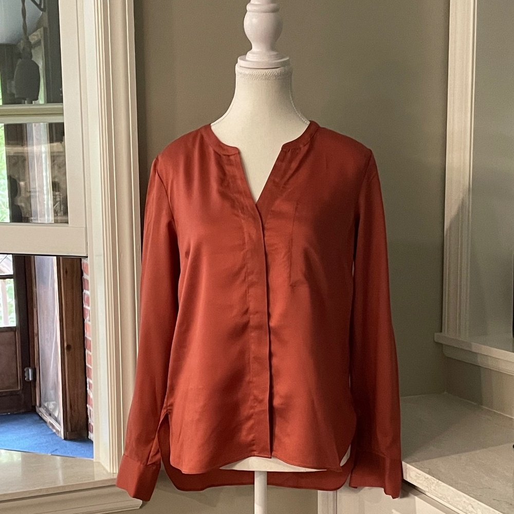 NWT Banana Republic XS Rust-colored Long Sleeve Button Blouse